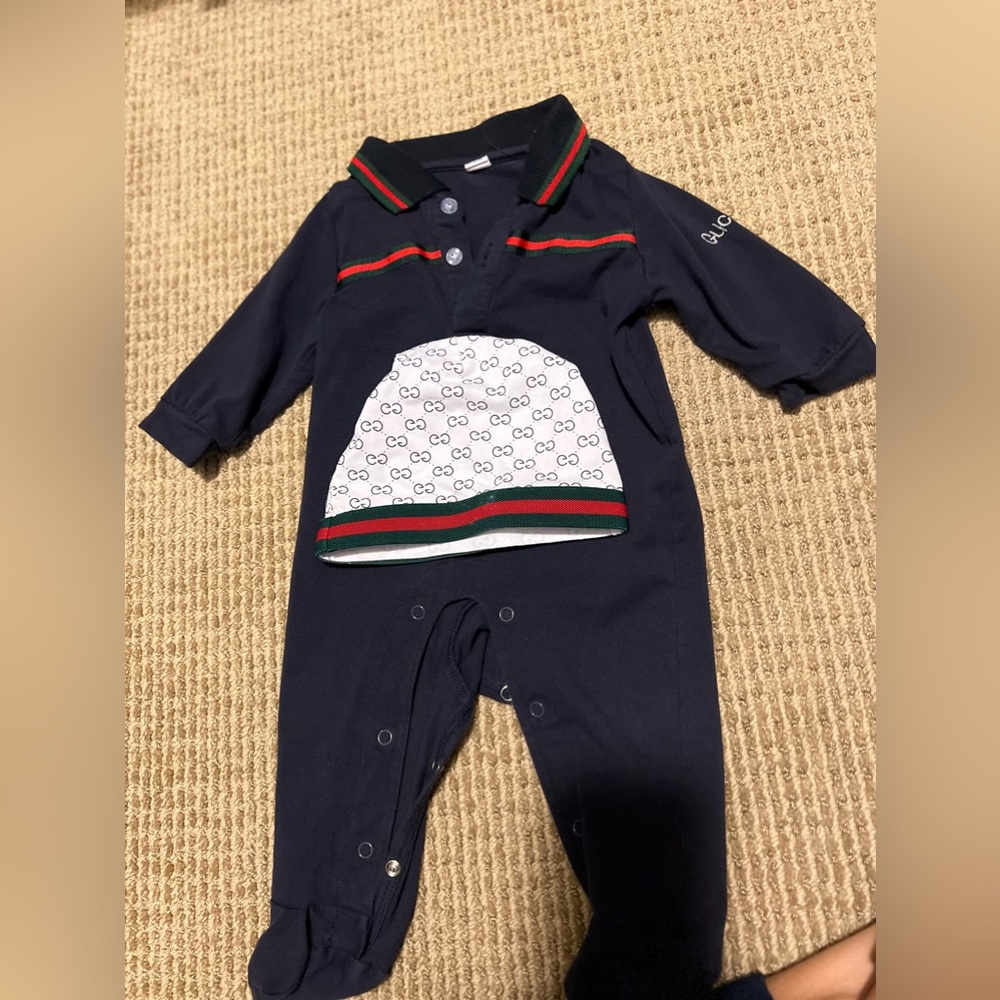 copy-Gucci onesei and hat